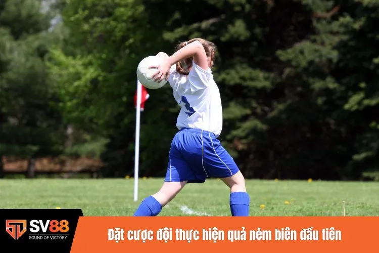 Đặt cược đội thực hiện quả ném biên đầu tiên
